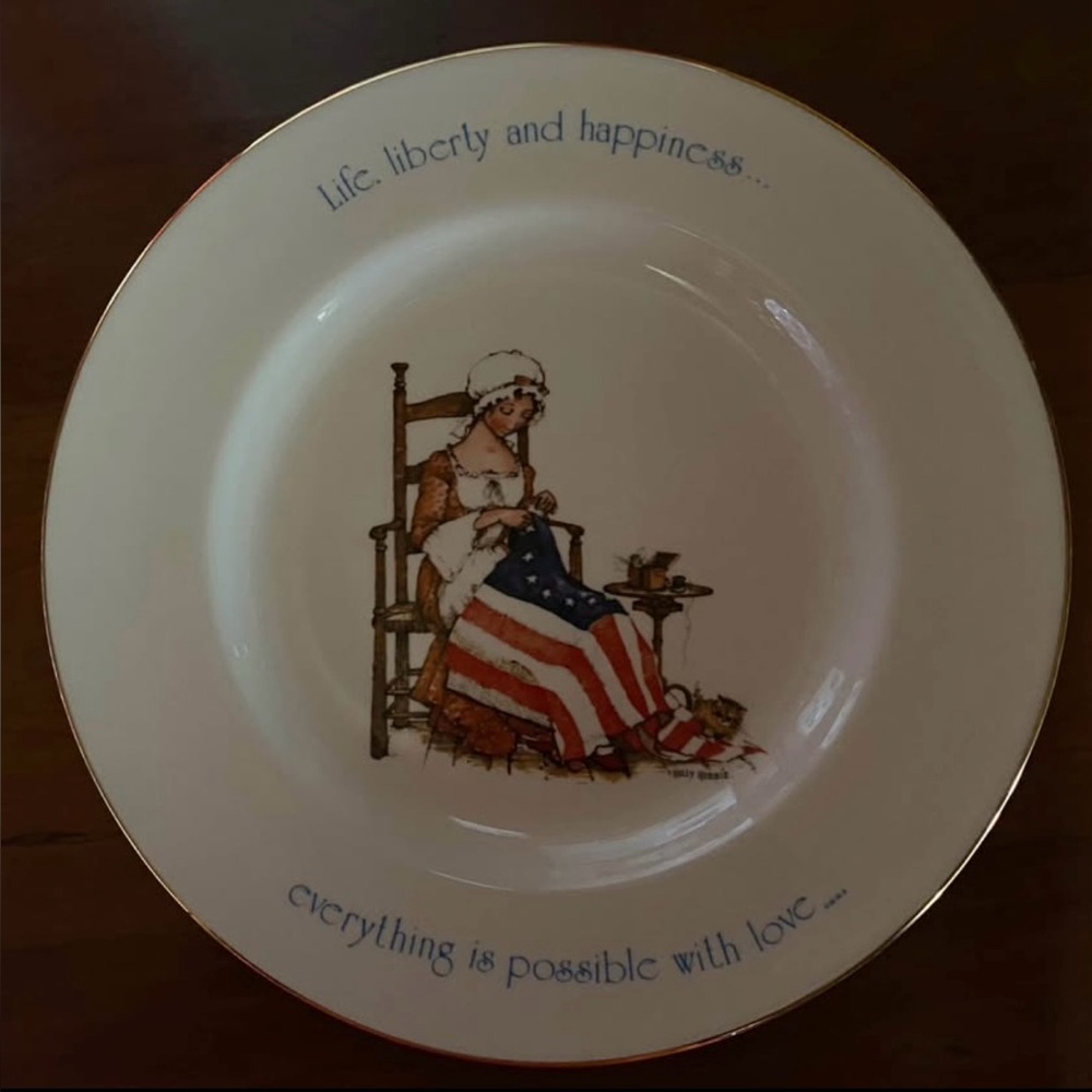 Vintage 1976 Holly Hobbie Freedon Series Plate featuring Betsy Ross